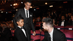 Cristiano Ronaldo e la soffiata sul Pallone d’Oro: il portoghese chiama Messi e la Pulga…