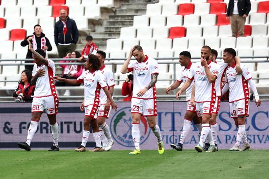 REGGIO CALABRIA, ITALY - MAY 13: Players of Bari celebrate during Serie B match played beetween SSC Bari and Reggina 1914 at Stadio San Nicola on May 13, 2023 in Bari, Italy. (Photo by Maurizio Lagana/Getty Images) Bari