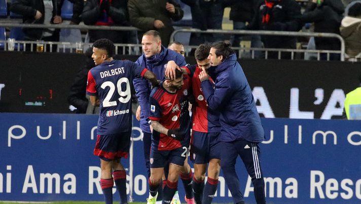 CAGLIARI, ITALY - JANUARY 11: Gaston Pereiro of Cagliari celebrates his goal of 2-1 during the Serie A match between Cagliari Calcio v Bologna FC at Sardegna Arena on January 11, 2022 in Cagliari, Italy. (Photo by Enrico Locci/Getty Images) Cagliari, un successo che dà coraggio - immagine 1