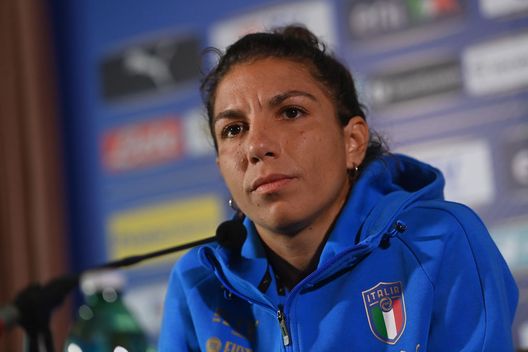 ACCRINGTON, ENGLAND - JULY 16: Elisa Bartoli attends a press conference at Italy Women Team Base Camp on July 16, 2022 in Accrington, England. (Photo by Tullio M. Puglia/Getty Images) Europei 2022, Bartoli: “Non ci aspettavamo un inizio così complicato, ora diamo il massimo con il Belgio” - immagine 1