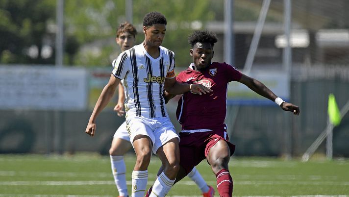 VINOVO, ITALY - JUNE 13: Koni De Winter of Juventus during the Primavera 1 TIM match between Torino U19 and Juventus U19 at Centro Sportivo Bertolotti on June 13, 2021 in Volpiano, Italy. (Photo by Filippo Alfero - Juventus FC/Juventus FC via Getty Images) 