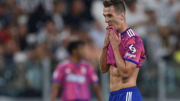 TURIN, ITALY - SEPTEMBER 11: Arkadiusz Milik of Juventus reacts during the Serie A match between Juventus and Salernitana at Allianz Stadium on September 11, 2022 in Turin, Italy. (Photo by Jonathan Moscrop/Getty Images) Milik: “Il dialogo con Di Maria resta tra di noi. Qualcosa non va, non troviamo scuse” - immagine 1