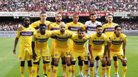 SALERNO, ITALY - APRIL 24: ACF Fiorentina team poses before the Serie A match between US Salernitana and ACF Fiorentina at Stadio Arechi on April 24, 2022 in Salerno, Italy. (Photo by Francesco Pecoraro/Getty Images) SALERNO, ITALY - APRIL 24: ACF Fiorentina team poses before the Serie A match between US Salernitana and ACF Fiorentina at Stadio Arechi on April 24, 2022 in Salerno, Italy. (Photo by Francesco Pecoraro/Getty Images)