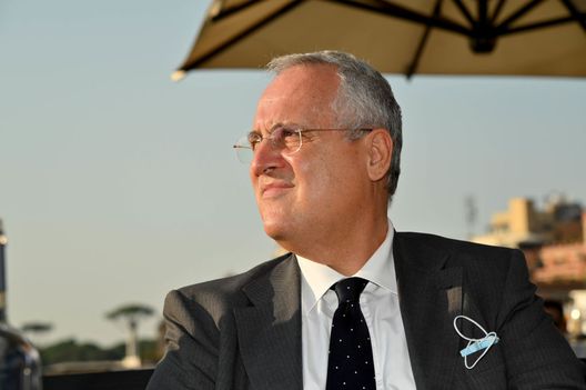 ROME, ITALY - SEPTEMBER 17: SS Lazio president Claudio Lotito during the SS Lazio women team unveiling at "LaRinascente" on September 17, 2020 in Rome, Italy. (Photo by Marco Rosi - SS Lazio/Getty Images) ROME, ITALY - SEPTEMBER 17: SS Lazio president Claudio Lotito during the SS Lazio women team unveiling at "LaRinascente" on September 17, 2020 in Rome, Italy. (Photo by Marco Rosi - SS Lazio/Getty Images)