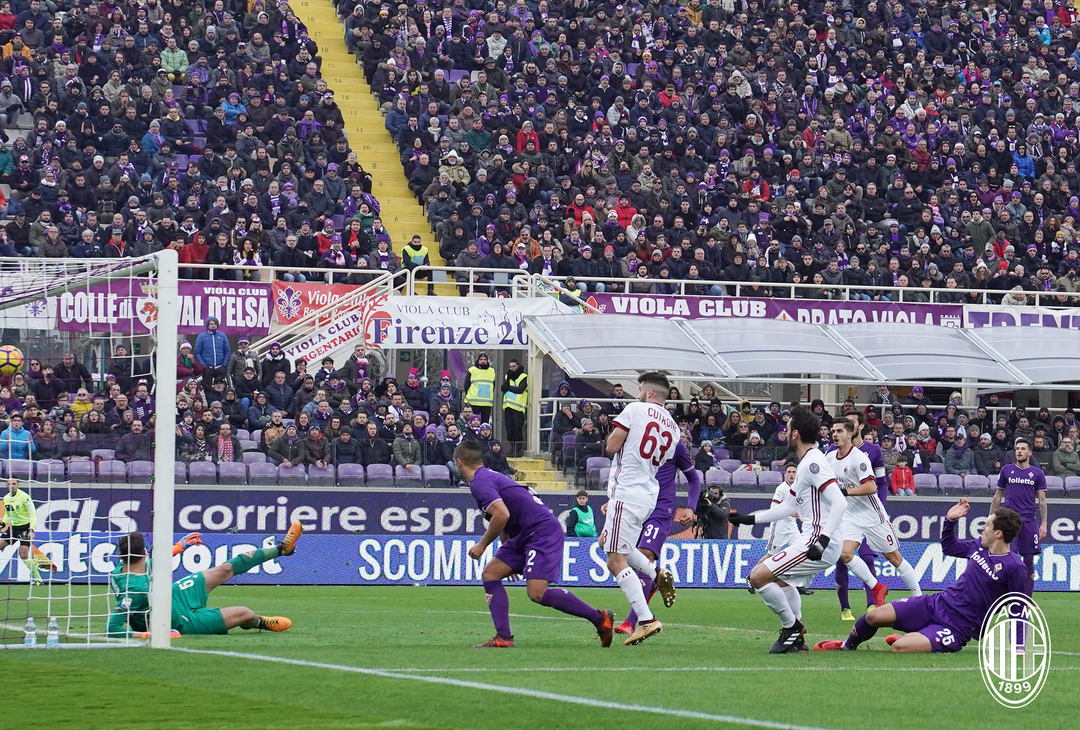  Il gol di Hakan Calhanoglu in Fiorentina-Milan (credits: acmilan.com) 