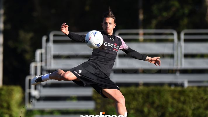 PALERMO, ITALY - FEBRUARY 28: Andrea Accardi in action during a US Citta' di Palermo training session at Tenente Carmelo Onorato Sports Center on February 28, 2019 in Palermo, Italy. (Photo by Tullio M. Puglia/Getty Images) 