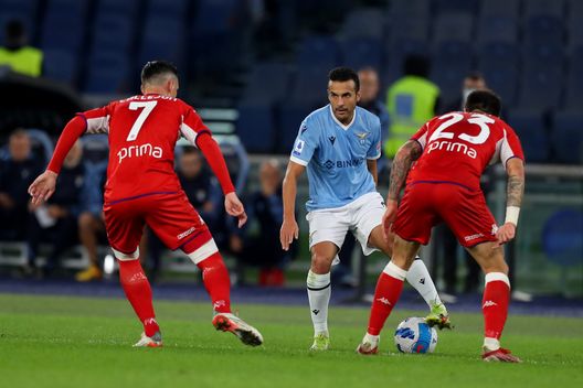  ROME, ITALY - OCTOBER 27: Pedro of SS Lazio in action during the the Serie A match between SS Lazio and ACF Fiorentina at Stadio Olimpico on October 27, 2021 in Rome, Italy. (Photo by Paolo Bruno/Getty Images) 