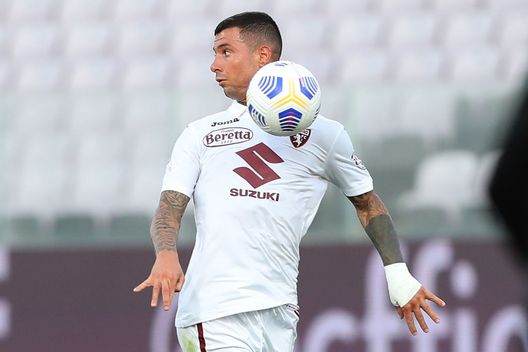FLORENCE, ITALY - SEPTEMBER 19: Armando Izzo of Torino FC in action during the Serie A match between ACF Fiorentina and Torino FC at Stadio Artemio Franchi on September 19, 2020 in Florence, Italy. (Photo by Gabriele Maltinti/Getty Images) FLORENCE, ITALY - SEPTEMBER 19: Armando Izzo of Torino FC in action during the Serie A match between ACF Fiorentina and Torino FC at Stadio Artemio Franchi on September 19, 2020 in Florence, Italy. (Photo by Gabriele Maltinti/Getty Images)