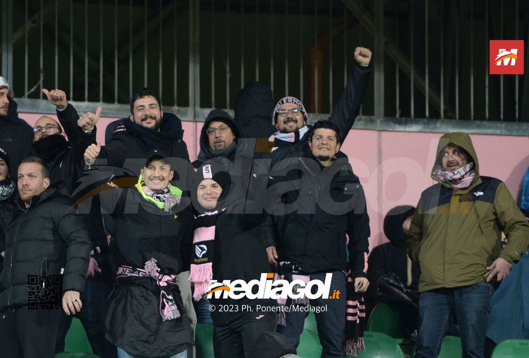 FOTOTIFO Palermo-Ternana 0-0, gli scatti ai tifosi al “Renzo Barbera” (Gallery) - immagine 21