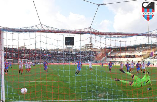 ph Catania Ssd Catania, Ferraro: “Il pallone in rete lo hanno buttato i tifosi”- immagine 2