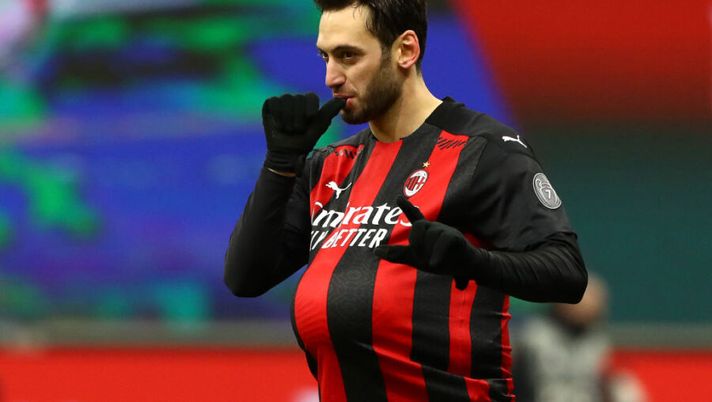 MILAN, ITALY - JANUARY 12: Hakan Calhanoglu of A.C. Milan celebrates after scoring the winning penalty during a penalty shoot out during the Coppa Italia match between AC Milan and Torino FC at Stadio Giuseppe Meazza on January 12, 2021 in Milan, Italy. Sporting stadiums around Italy remain under strict restrictions due to the Coronavirus Pandemic as Government social distancing laws prohibit fans inside venues resulting in games being played behind closed doors. (Photo by Marco Luzzani/Getty Images) Sky: “Milan, i rinnovi dopo Ibra: più difficile quello di Calhanoglu rispetto a Donnarumma” - immagine 1
