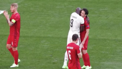 VIDEO Belgio-Danimarca, il gioco si ferma al 10′: Lukaku abbraccia i danesi