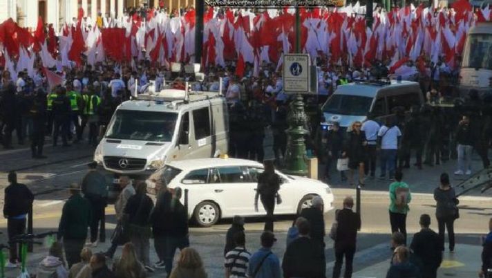 Derby di Praga, corteo Slavia e cordone di Polizia: poi la vittoria in finale sullo Sparta… - immagine 1