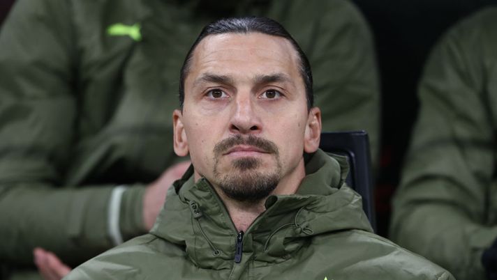 MILAN, ITALY - FEBRUARY 10: Zlatan Ibrahimovic of AC Milan looks on during the Serie A match between AC MIlan and Torino FC at Stadio Giuseppe Meazza on February 10, 2023 in Milan, . (Photo by Marco Luzzani/Getty Images) Milan, sorpresa Ibrahimovic: in campo con il figlio in amichevole e per il Monza… - immagine 1