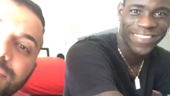 Balotelli: &#8220;Che palle con la maglia dell&#8217;Inter gettata ma non lo rifarei. Nerazzurri da titolo. Spalletti&#8230;&#8221; 