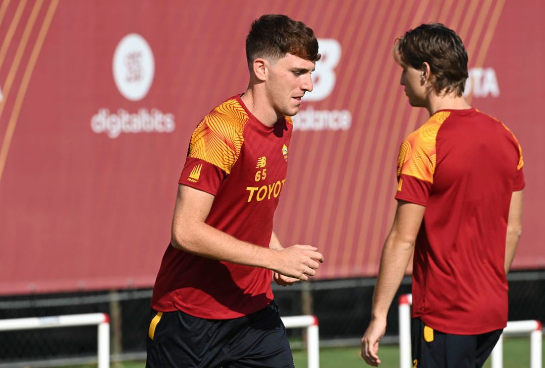 Trigoria, ripresa in vista del Betis: Karsdorp con il gruppo – FOTO GALLERY - immagine 5