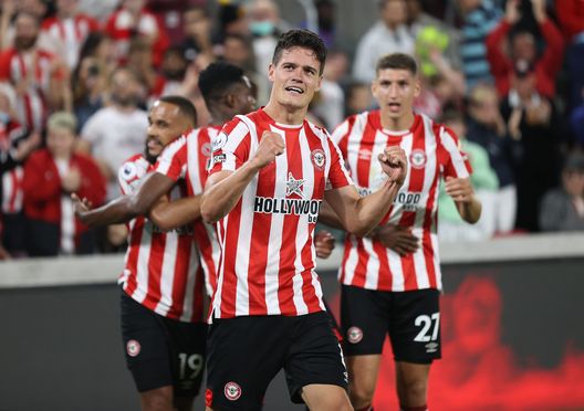  BRENTFORD, ENGLAND - AUGUST 13: Christian Norgaard of Brentford celebrates after scoring their team's second goal during the Premier League match between againt Arsenal. August 13, 2021 in Brentford, England. (Photo by Eddie Keogh/Getty Images) 