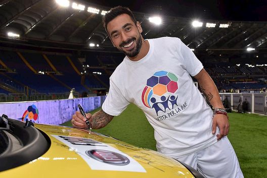 Lavezzi, l’avvocato: “Non è in cura per consumo di stupefacenti o alcol, soffre di ipomania”- immagine 3
