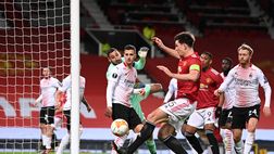 Maguire, il palo da due passi contro il Milan è choc: “Ecco perché non faccio l’attaccante”. Ma sui social…