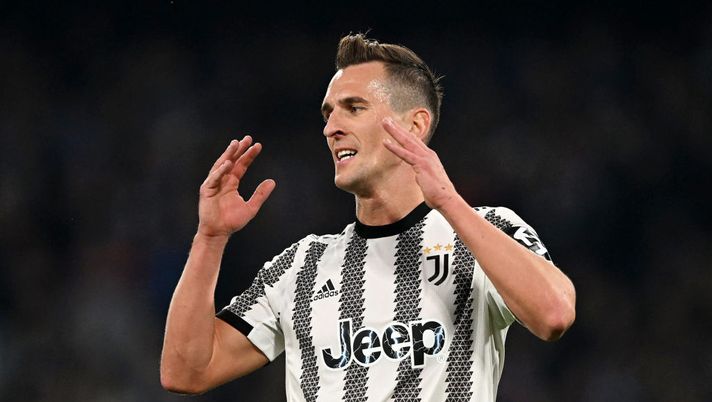 NAPLES, ITALY - JANUARY 13: Arkadiusz Milik of Juventus shows his disappointment during the Serie A match between SSC Napoli_Juventus at Stadio Diego Armando Maradona on January 13, 2023 in Naples, Italy. (Photo by Francesco Pecoraro/Getty Images) Juve, Tuttosport svela: “Straordinari Milik: prova a tornare già contro l’Inter” - immagine 1