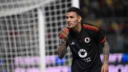 Frosinone-Roma, tifosi lanciano birre a Paredes dopo il gol: lui manda un bacio