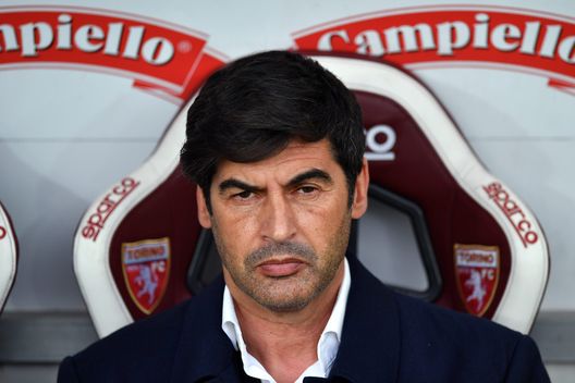 TURIN, ITALY - APRIL 18: Paulo Fonseca, Head Coach of Roma looks on prior to the Serie A match between Torino FC and AS Roma at Stadio Olimpico di Torino on April 18, 2021 in Turin, Italy. Sporting stadiums around Italy remain under strict restrictions due to the Coronavirus Pandemic as Government social distancing laws prohibit fans inside venues resulting in games being played behind closed doors. (Photo by Valerio Pennicino/Getty Images) TURIN, ITALY - APRIL 18: Paulo Fonseca, Head Coach of Roma looks on prior to the Serie A match between Torino FC and AS Roma at Stadio Olimpico di Torino on April 18, 2021 in Turin, Italy. Sporting stadiums around Italy remain under strict restrictions due to the Coronavirus Pandemic as Government social distancing laws prohibit fans inside venues resulting in games being played behind closed doors. (Photo by Valerio Pennicino/Getty Images)