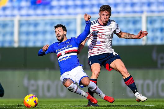 GENOA, ITALY - JANUARY 06: Francesco Caputo of Sampdoria (L) and Matteo Lovato of Cagliari vie for the ball during the Serie A match between UC Sampdoria and Cagliari Calcio at Stadio Luigi Ferraris on January 6, 2022 in Genoa, Italy. (Photo by Getty Images) GENOA, ITALY - JANUARY 06: Francesco Caputo of Sampdoria (L) and Matteo Lovato of Cagliari vie for the ball during the Serie A match between UC Sampdoria and Cagliari Calcio at Stadio Luigi Ferraris on January 6, 2022 in Genoa, Italy. (Photo by Getty Images)