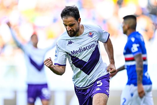 GENOA, ITALY - NOVEMBER 06: Giacomo Bonaventura of Fiorentina celebrates after scoring a goal during the Serie A match between UC Sampdoria and ACF Fiorentina at Stadio Luigi Ferraris on November 6, 2022 in Genoa, Italy. (Photo by Simone Arveda/Getty Images) Monti: “Alla Salernitana prenderei tre giocatori. Rinnovo Bonaventura? Subito”- immagine 2