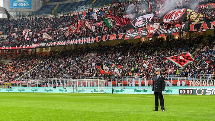 I tifosi della Curva Sud Milano, cuore del tifo del Milan, a San Siro (credits: acmilan.com)