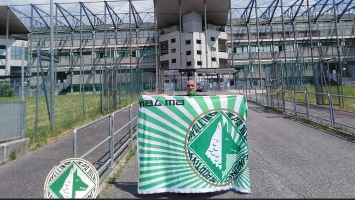 Padova-Avellino, ecco il primo tifoso arrivato dall&#8217;Irpinia: trasferta in camion e foto davanti all&#8217;Euganeo