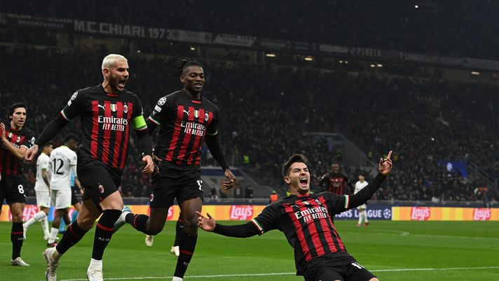 MILAN, ITALY - FEBRUARY 14: Brahim Diaz of AC Milan celebrate with team-mates after scoring the opening goal during the UEFA Champions League round of 16 leg one match between AC Milan and Tottenham Hotspur at Giuseppe Meazza Stadium on February 14, 2023 in Milan, Italy. (Photo by Claudio Villa/AC Milan via Getty Images) A Milano rievocano la gloria rossonera: “Avevamo i turni stabiliti fino alla finale” - immagine 1