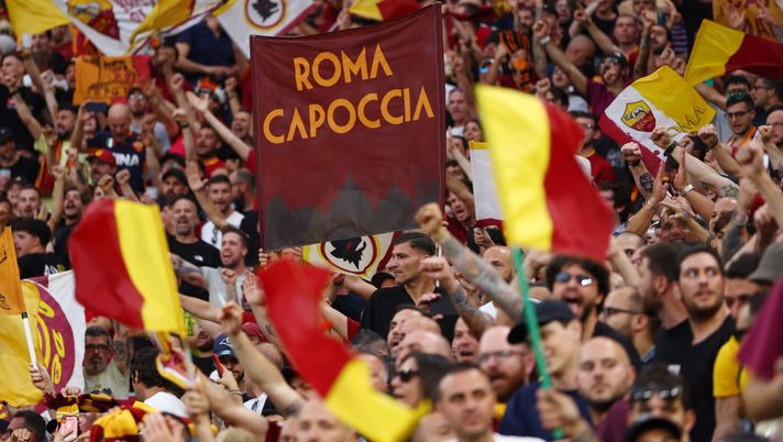 Striscione ‘Roma Capoccia’ capovolto sui social. Il direttivo: “Scomparso 8 anni fa” - immagine 1