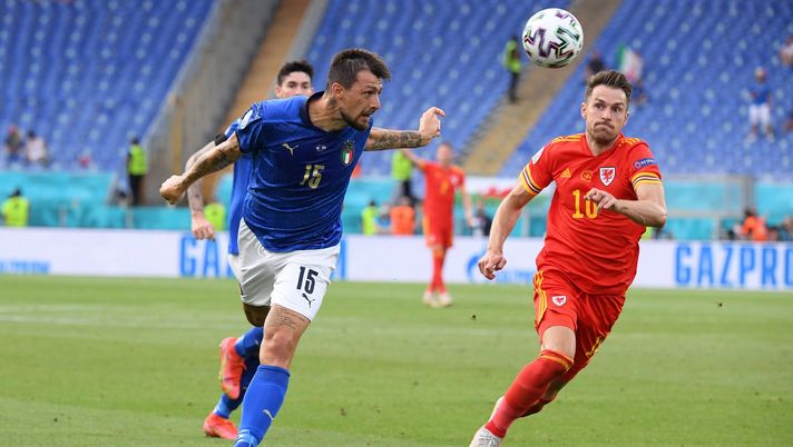 ROME, ITALY - JUNE 20: Francesco Acerbi of Italy heads clear whilst under pressure from Aaron Ramsey of Wales during the UEFA Euro 2020 Championship Group A match between Italy and Wales at Olimpico Stadium on June 20, 2021 in Rome, Italy. (Photo by Alberto Lingria - Pool/Getty Images) 