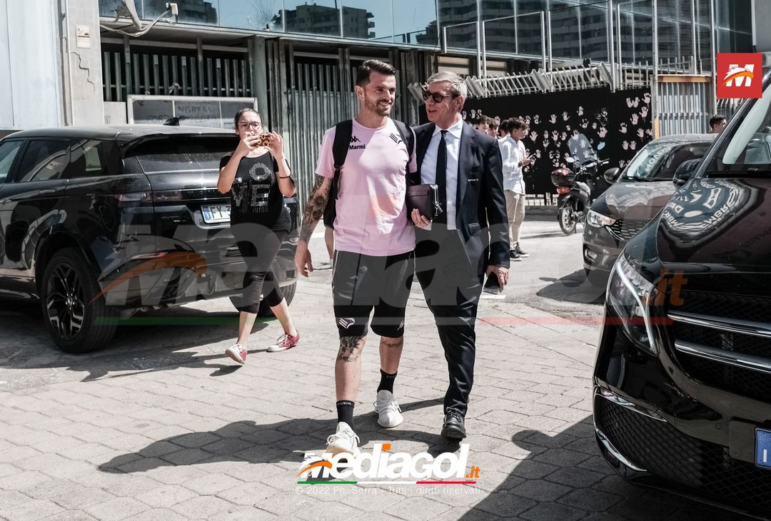 FOTO Frosinone-Palermo, i rosanero in partenza dallo stadio “Renzo Barbera” (Gallery) - immagine 20