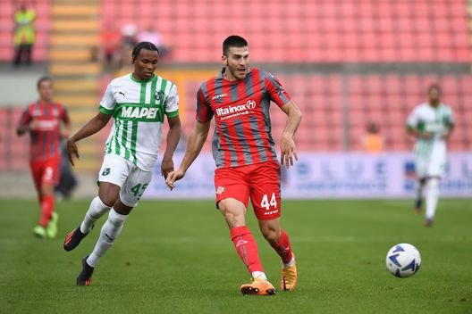 (Photo by Alessandro Sabattini/Getty Images) Cremonese-Sassuolo 0-0, primo punto per i grigiorossi dopo 26 anni di assenza- immagine 2