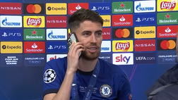 VIDEO Manchester City-Chelsea, Jorginho incontenibile: il siparietto con la mamma in diretta tv è esilarante