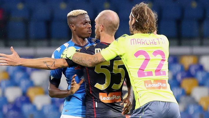 27 settembre 2020, Napoli-Genoa 6-0: la lite tra Victor Osimhen ed Andrea Masiello nel match di Serie A (credits: GETTY Images) 