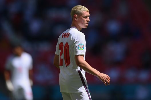 LONDON, ENGLAND - JUNE 13: Phil Foden of England looks on during the UEFA Euro 2020 Championship Group D match between England and Croatia at Wembley Stadium on June 13, 2021 in London, England. (Photo by Laurence Griffiths/Getty Images) Foden, che lite con la compagna a Corfù: scenata di gelosia per una sbirciatina allo smartphone - immagine 1