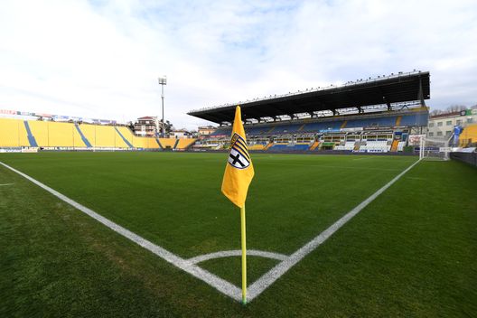 PARMA, ITALY - JANUARY 03: General view inside the stadium prior to the Serie A match between Parma Calcio and Torino FC at Stadio Ennio Tardini on January 03, 2021 in Parma, Italy. Sporting stadiums around Italy remain under strict restrictions due to the Coronavirus Pandemic as Government social distancing laws prohibit fans inside venues resulting in games being played behind closed doors. (Photo by Alessandro Sabattini/Getty Images) PARMA, ITALY - JANUARY 03: General view inside the stadium prior to the Serie A match between Parma Calcio and Torino FC at Stadio Ennio Tardini on January 03, 2021 in Parma, Italy. Sporting stadiums around Italy remain under strict restrictions due to the Coronavirus Pandemic as Government social distancing laws prohibit fans inside venues resulting in games being played behind closed doors. (Photo by Alessandro Sabattini/Getty Images)
