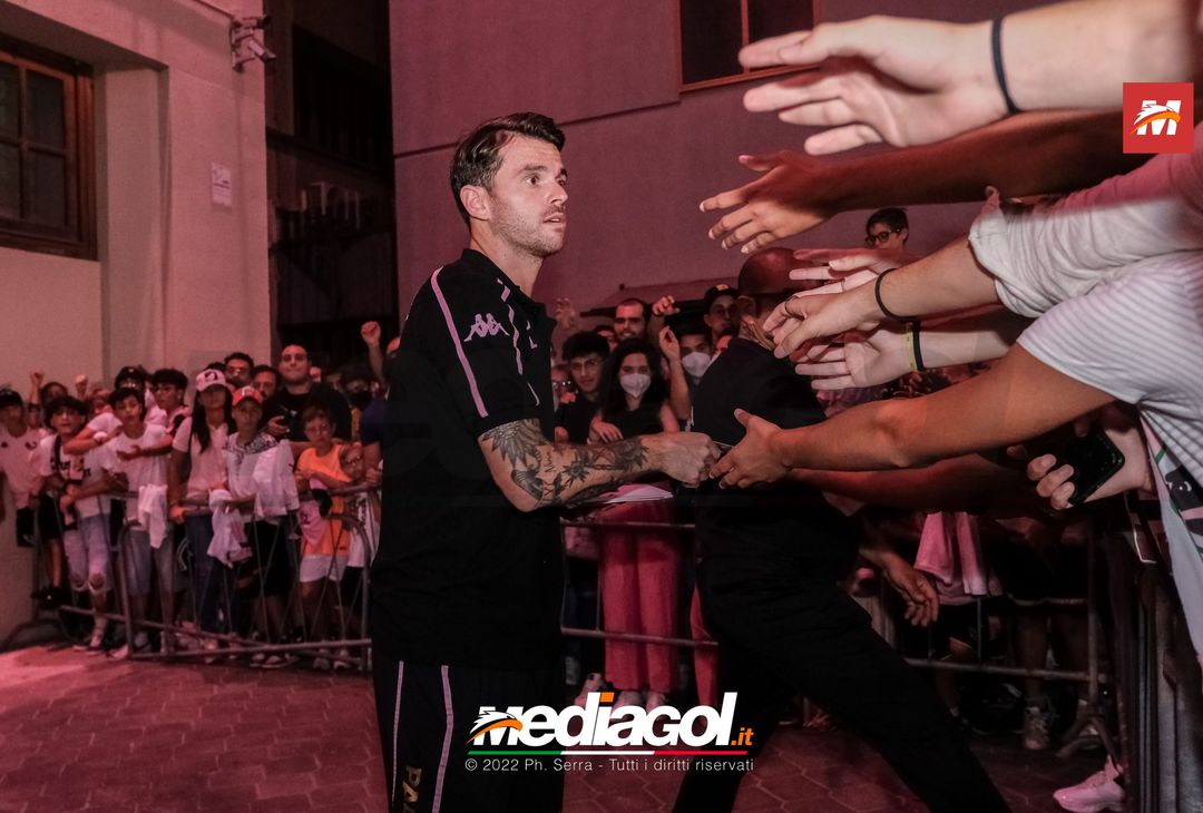 FOTO RITIRO PALERMO, Brunori e l’incontro con i tifosi al Barbera (Gallery) - immagine 64