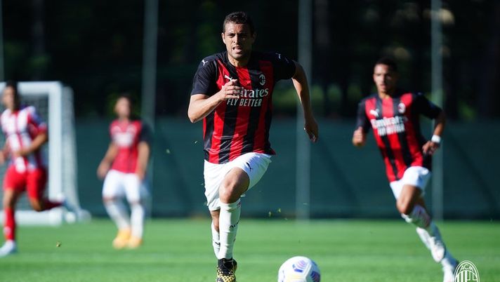 Léo Duarte, difensore rossonero, durante l'amichevole Milan-Vicenza 5-1 (credits: acmilan.com) 