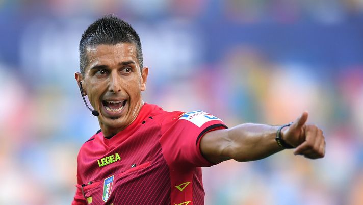 UDINE, ITALY - AUGUST 27: Referee Livio Marinelli gestures during the Serie A match between Udinese Calcio and Venezia FC at Dacia Arena on August 27, 2021 in Udine, Italy. (Photo by Alessandro Sabattini/Getty Images) UDINE, ITALY - AUGUST 27: Referee Livio Marinelli gestures during the Serie A match between Udinese Calcio and Venezia FC at Dacia Arena on August 27, 2021 in Udine, Italy. (Photo by Alessandro Sabattini/Getty Images)