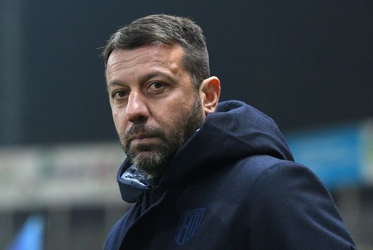 PARMA, ITALY - JANUARY 13: Roberto D´Aversa head coach of Parma Calcio looks on during the Serie A match between Parma Calcio and US Lecce at Stadio Ennio Tardini on January 13, 2020 in Parma, Italy. (Photo by Alessandro Sabattini/Getty Images) PARMA, ITALY - JANUARY 13: Roberto D´Aversa head coach of Parma Calcio looks on during the Serie A match between Parma Calcio and US Lecce at Stadio Ennio Tardini on January 13, 2020 in Parma, Italy. (Photo by Alessandro Sabattini/Getty Images)