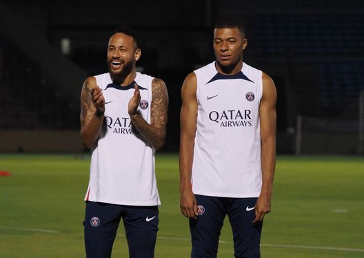 (Photo by TOSHIFUMI KITAMURA/AFP via Getty Images) Fayza, la mamma di Mbappé: “Le cose di Kylian e di Neymar sono gestite bene internamente”- immagine 2