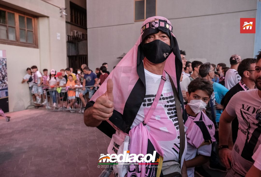 FOTO RITIRO PALERMO, Brunori e l’incontro con i tifosi al Barbera (Gallery) - immagine 11