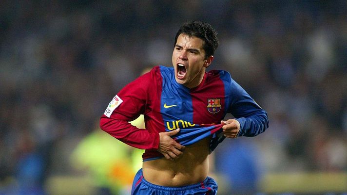 BARCELONA, SPAIN - JANUARY 13:  Javier Saviola #22 of Barcelona celebrates his goal during the match between RCD Espanyol and FC Barcelona, of La Liga at the Lluis Companys stadium January 13, 2007 in Barcelona, Spain.  (Photo by Bagu Blanco/Getty Images) 