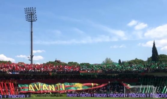 Derby umbro, festa Ternana ma c’è la macchia: danneggiata pesantemente l’auto di un giornalista- immagine 2