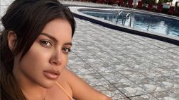 Wanda Nara, ennesimo scatto hot: fan in delirio per il bikini esplosivo