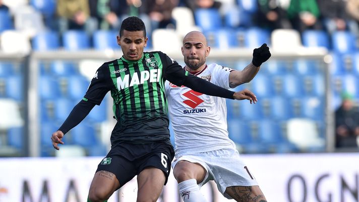 REGGIO NELL'EMILIA, ITALY - DECEMBER 22: Rogerio of US Sassuolo and Simone Zaza of Torino FC in action during the Serie A match between US Sassuolo and Torino FC at Mapei Stadium - Citta' del Tricolore on December 22, 2018 in Reggio nell'Emilia, Italy. (Photo by Giuseppe Bellini/Getty Images) REGGIO NELL'EMILIA, ITALY - DECEMBER 22: Rogerio of US Sassuolo and Simone Zaza of Torino FC in action during the Serie A match between US Sassuolo and Torino FC at Mapei Stadium - Citta' del Tricolore on December 22, 2018 in Reggio nell'Emilia, Italy. (Photo by Giuseppe Bellini/Getty Images)