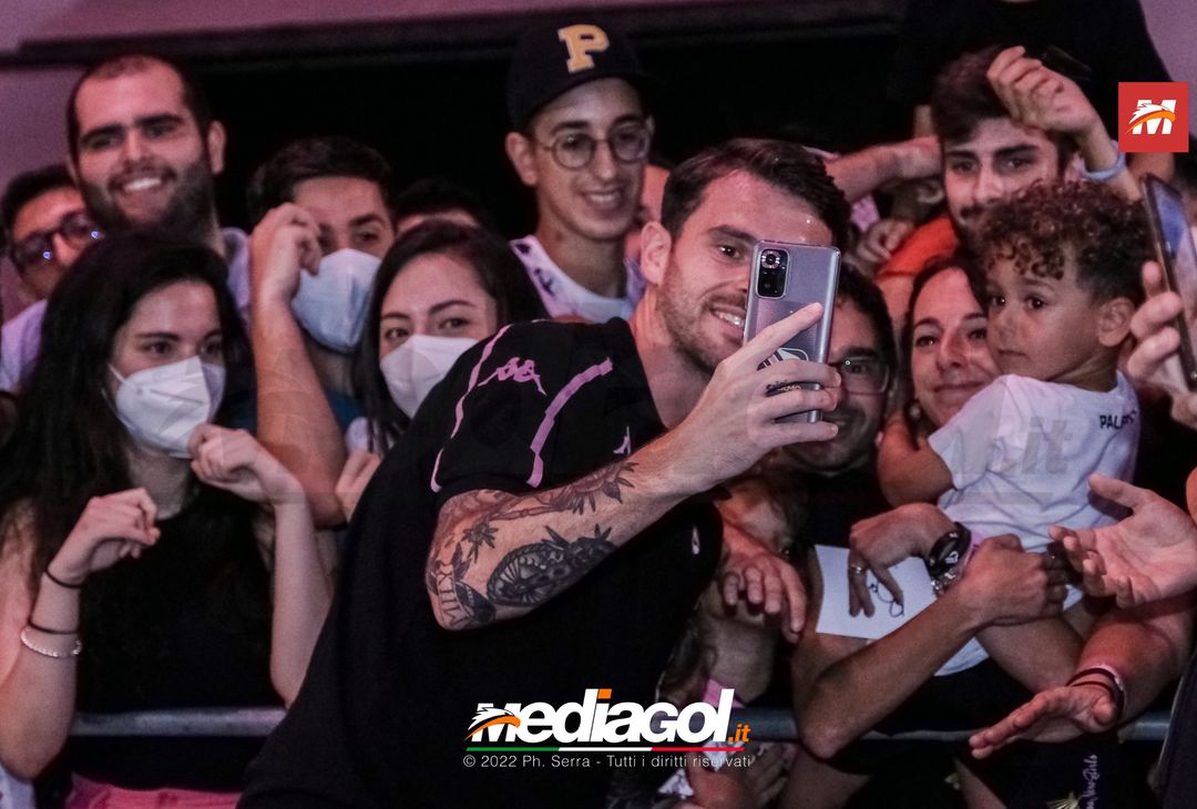 FOTO RITIRO PALERMO, Brunori e l’incontro con i tifosi al Barbera (Gallery) - immagine 70